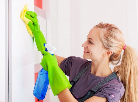 Cleaner assessing a Fulham flat for a transparent deep cleaning quote