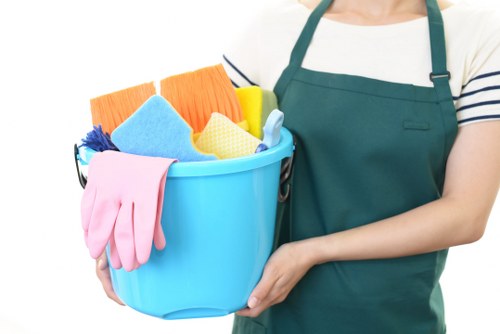 Professional end of tenancy cleaning in a Fulham flat with kitchen deep cleaning
