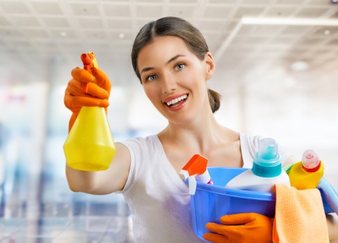 Professional carpet cleaner working in a Fulham home with a deep clean setup